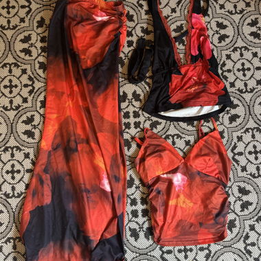 Set rosso in due pezzi, top separato