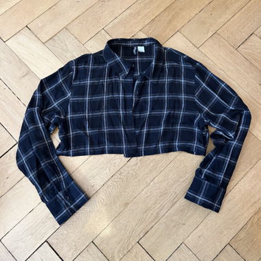 Chemise noire courte
