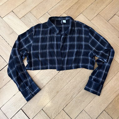 Chemise noire courte