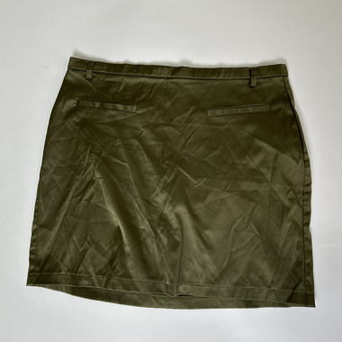 Olivefarbener Satin-Minirock