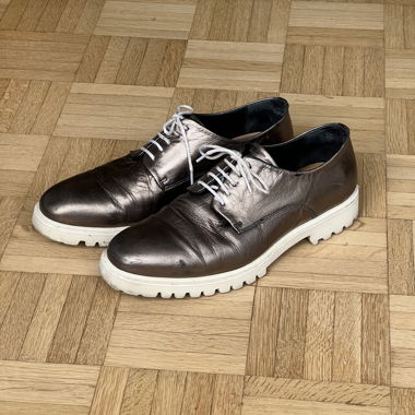 Lederschuhe Metallic/Bronze mit heller Sohle