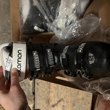 Salomon beginner ski boots black white