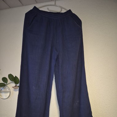 Blaue Leinenhose