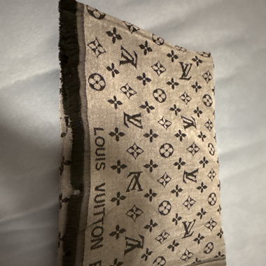 Drei Schals, Dior & Louis Vuitton Duplikat