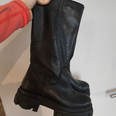 Schwarze Lederstiefel mit Chunky-Sohle, Grösse 40