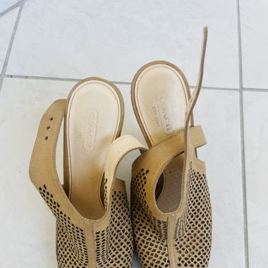 Sandales d’été ouvertes beige taille 38 