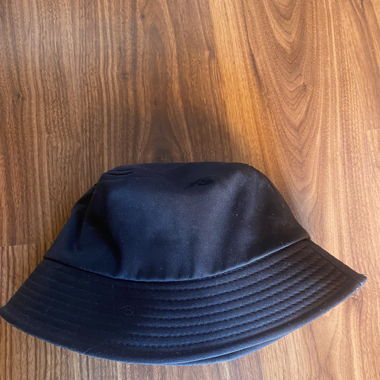 schwarzer Buckethat