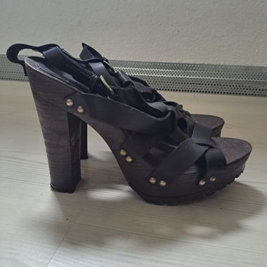 Sandali neri con plateau