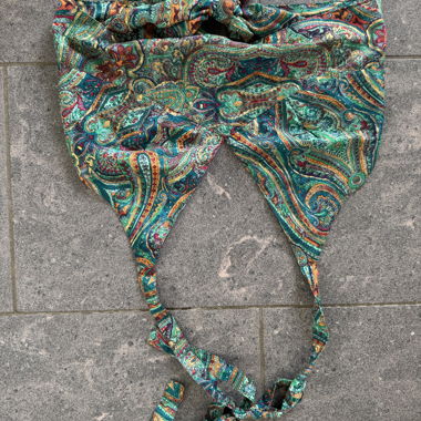 Top dos-nu paisley coloré turquoise bleu