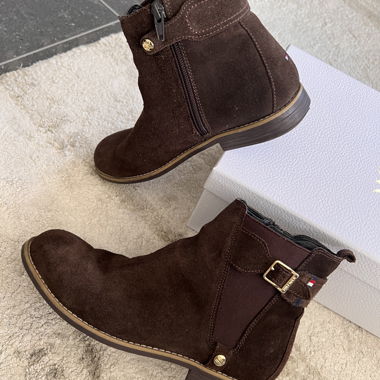 TOMMY HILFIGER- CHELSEA-BOOTS in suede leather 