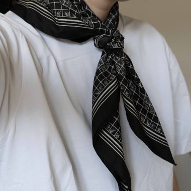 Vintage-Schwarz-Weiss-Foulard