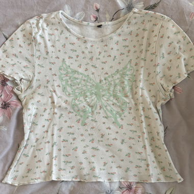 T-Shirt mit Blumen und Schmetterling