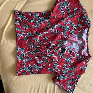 Blusa con graziosi tulipani