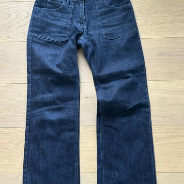 jeans blu a gamba dritta!