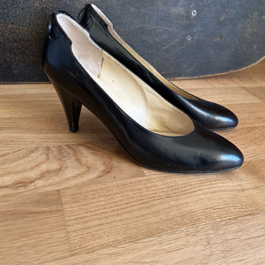 Schwarze Leder-Pumps