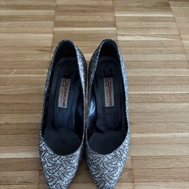 Vintage pumps