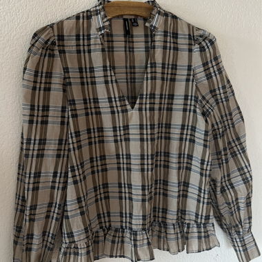 Karierte Bluse mit Rueschen