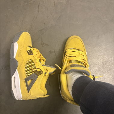 Jordan 4 Retro Lightning