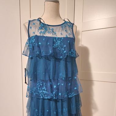Kleid mit Blumenstickerei, Grösse 40 NEU