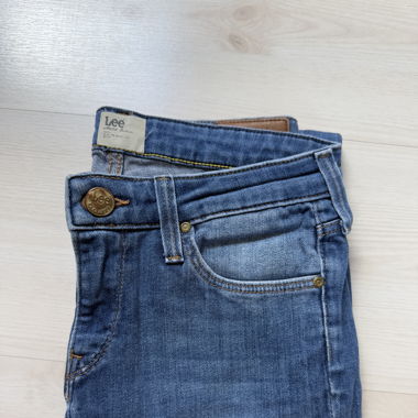 Jeans / Size W27 L31 Scarlett