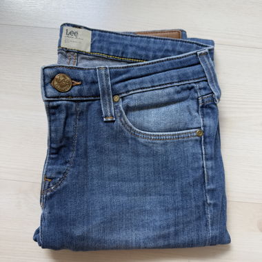 Jeans / Size W27 L31 Scarlett