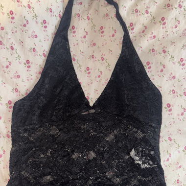 Haut à bretelles en dentelle noir