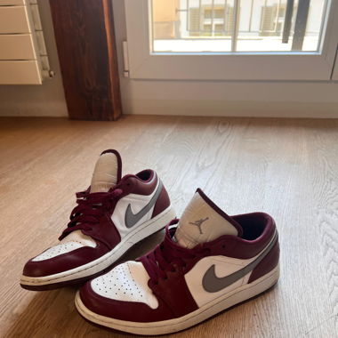 Jordan Air 1 Low - Winered