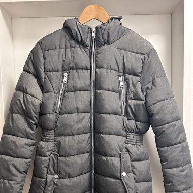 Graue Winterjacke tailliert