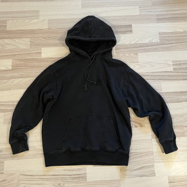 schwarzer Hoodie