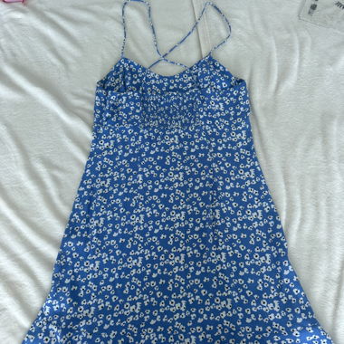 Blaues Blumenkleid