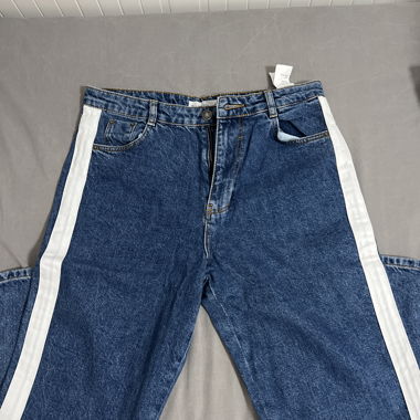 Jeans blu con bande laterali bianche