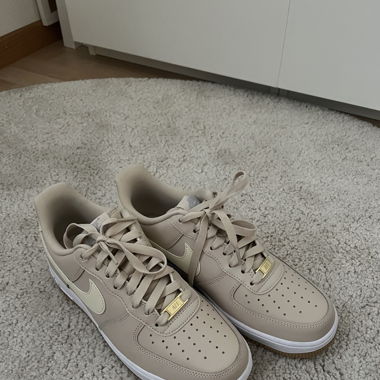 Nike AirForce Sneaker Beige