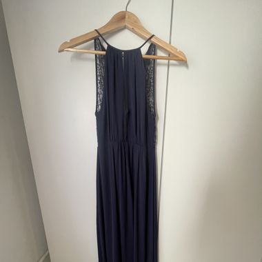 Bodenlanges Festkleid dunkelblau, Tiefer Rücken