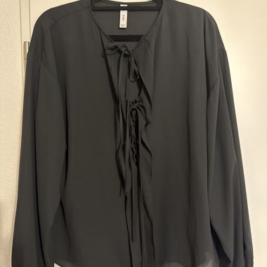 Geknöpfte Bluse, Gr. S, Mango