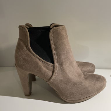 Bottines à talon beiges – TAILLE 38 