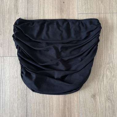 Top nero arricciato, senza spalline