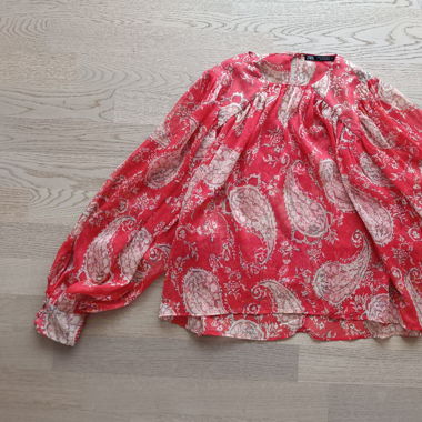 Rote Bluse