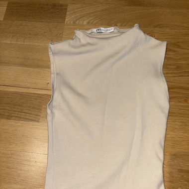 Top Zara senza maniche