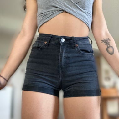 schwarze Shorts