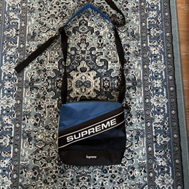 Supreme Umhängetasche 