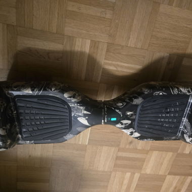 Hoverboard elettrico con motivi teschio