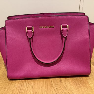 Michael Kors SELMA Handbag (Fuchsia)