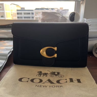 Coach-Clutch in schwarzem Leder
