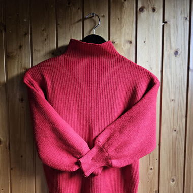 Maglione corto, collo alto