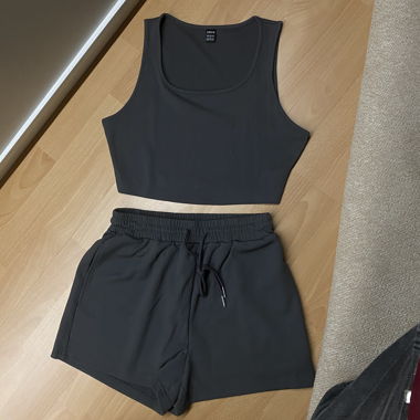 Ensemble gris