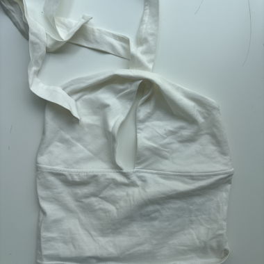 Haut blanc à bretelles