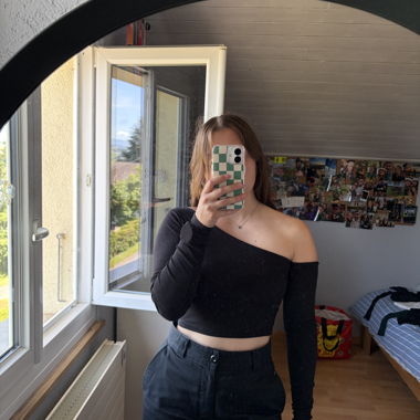 Black asymmetric top with long sleeves