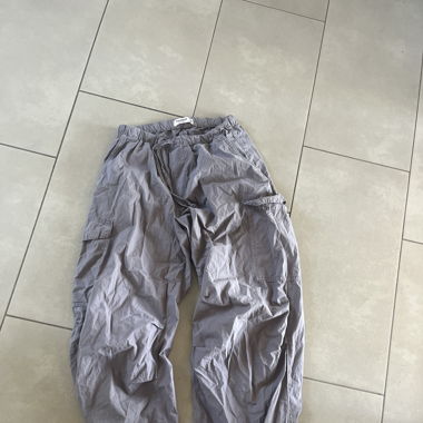Cargo gris en matière légère 
