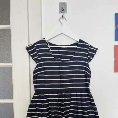 Robe à rayures bleu et beige