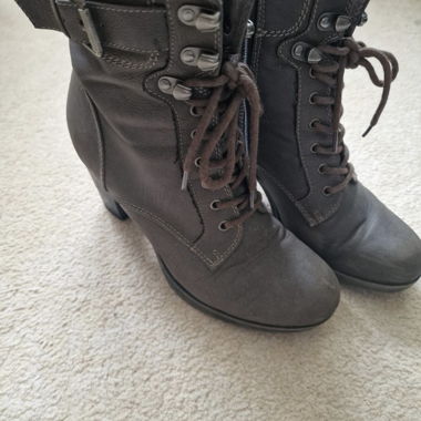 Bottes en cuir brun